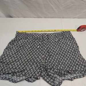 Old Navy Women's High Waist Black and White Shorts